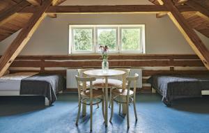 a dining room with a table and chairs and a window at Hájovna u Bažantnice in Pěčice