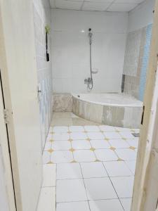 Koupelna v ubytování Al wafih + 14 fotografií