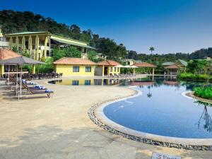 Bazén v ubytování Club Mahindra Virajpet, Coorg nebo v jeho okolí