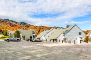 a group of buildings with a car parked in a parking lot at Sunrise - Timberline-L5 in Killington