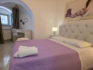 A bed or beds in a room at Bella Matera
