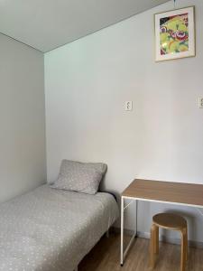 Postel nebo postele na pokoji v ubytování Inside Busan Hostel