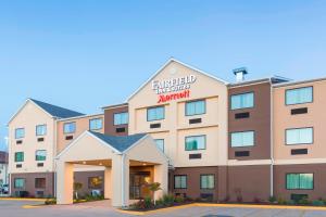 an exterior view of an hotel with a building at Fairfield Inn & Suites by Marriott Galesburg in Galesburg