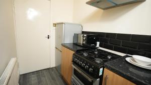 Kuchyň nebo kuchyňský kout v ubytování 1 Bed Apartments - Oakroyd Villas
