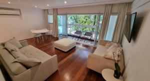 Uma área de estar em Apartamento 3 quartos no Quadrilátero de Charme em Ipanema