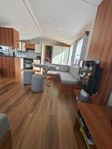 Dapur atau dapur kecil di Family Holiday Home with private terrace