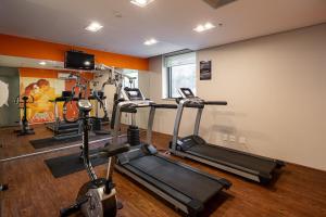 Fitness centrum a/nebo fitness zařízení v ubytování Suite INSIDE Interative Jardins