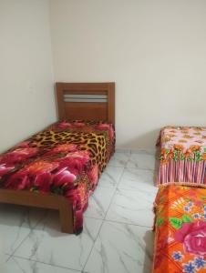 サンタ・クルース・デ・ミナスにあるCasa para temporadaの部屋に並んで置かれた2つのベッド