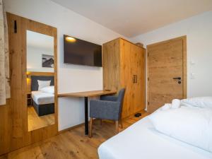 Posteľ alebo postele v izbe v ubytovaní Chalet Pettneu am Arlberg - Top 1