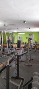 Fitness centrum a/nebo fitness zařízení v ubytování Hostel Barracudas