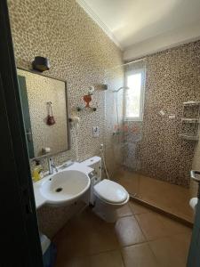 Ένα μπάνιο στο A8 MAISON BLANCHE IMI OUADDAR