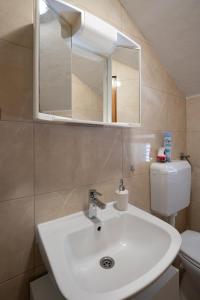 Kúpeľňa v ubytovaní Apartment Vrsi - Mulo 3276a + 19 fotografií
