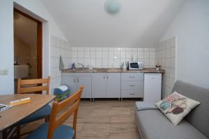 Kuchyň nebo kuchyňský kout v ubytování Apartment Vrsi - Mulo 3276a