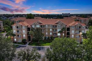 Budova, kde se apartmán nachází + 27 fotografií