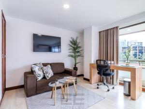 Μια τηλεόραση ή/και κέντρο ψυχαγωγίας στο Leblón Suites Hotel