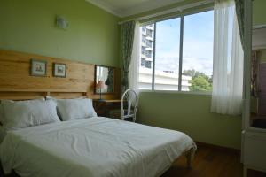 Ένα ή περισσότερα κρεβάτια σε δωμάτιο στο Rafiki Homestay