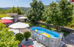 Bazén v ubytování 2 Bedroom Stunning Home In Drivenik nebo v jeho okolí + 34 fotografií