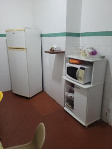 Dapur atau dapur kecil di Hostel Spotti 01