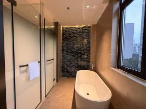 A bathroom at Fairfield by Marriott Shanghai Hongqiao Még 20 kép