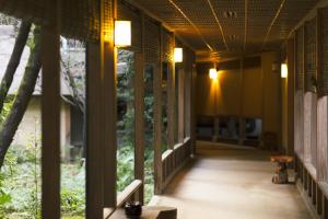 Zahrada ubytování Futsukaichi Hot Spring - Daimaru Besso + 23 fotografií