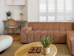 Posezení v ubytování Bright 2-Bed Apartment with Stunning Ocean Views