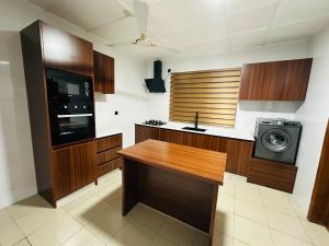 Kuchyň nebo kuchyňský kout v ubytování Monarch Enclave Accra + 12 fotografií