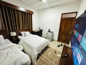 Postel nebo postele na pokoji v ubytování Monarch Enclave Accra