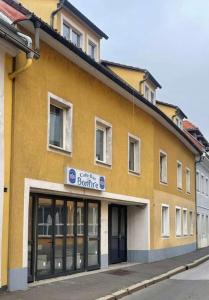 Budynek, w którym mieści się apartament