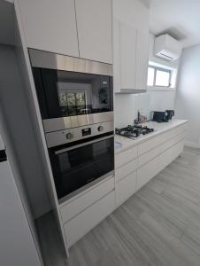 Kuchyň nebo kuchyňský kout v ubytování 2 bedroom apartment with Garden views in Sydney