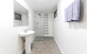 Koupelna v ubytování Joy Hotel