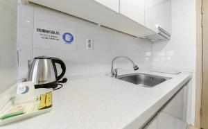 Kuchyň nebo kuchyňský kout v ubytování Joy Hotel + 37 fotografií
