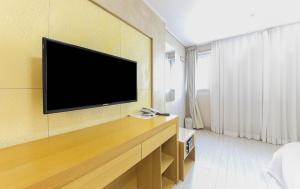 TV a/nebo společenská místnost v ubytování Joy Hotel