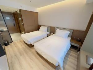 Gallery image of Lotus Hotel 荷花酒店 in Qingpu +14 photos