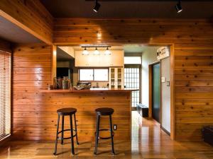 Loungen eller baren på Little Hermit by SANA + 27 billeder