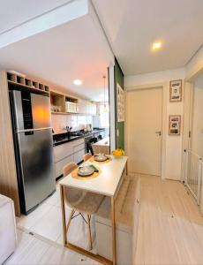 Η κουζίνα ή μικρή κουζίνα στο Apartamento para temporada