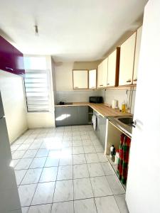 Kuchyň nebo kuchyňský kout v ubytování Appartement paisible en colocation + 4 fotografie