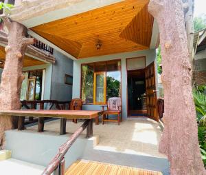 Rõdu või terrass majutusasutuses Big Fish Resort Koh Tao