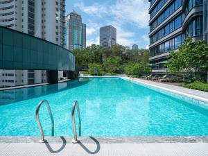 Bazén v ubytování Aden Hotel Shenzhen Nanshan nebo v jeho okolí