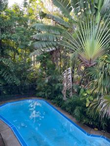 Bazén v ubytování Cosy room tropical garden nebo v jeho okolí