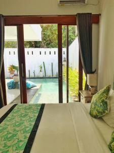 Giường trong phòng chung tại Bale Village Villa By Kasta Hospitality