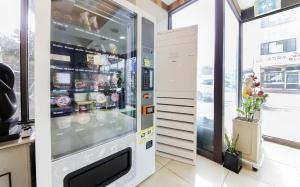 TV a/nebo společenská místnost v ubytování Joy Hotel