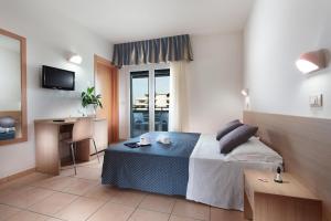 TV a/nebo společenská místnost v ubytování Hotel Souvenir - Koolibry Hotels