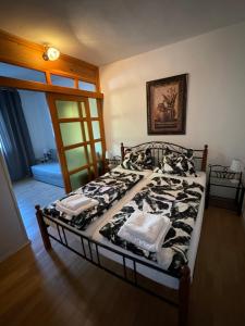 Posteľ alebo postele v izbe v ubytovaní Apartman Viki