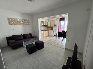 Kuchyňa alebo kuchynka v ubytovaní Apartman Viki