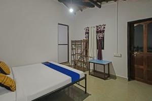 a room with a bed and a room with a ladder at Hotel O Sunshine Guest House in Goa