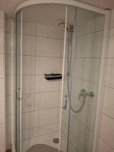 Koupelna v ubytování Heikes kleines Souterrain Apartment