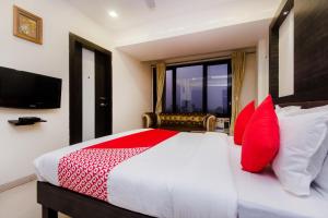 TV a/nebo společenská místnost v ubytování Collection O Phoenix