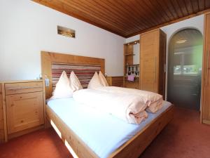 Letto o letti in una camera di Modern Holiday Home in Maria Alm near Ski Area