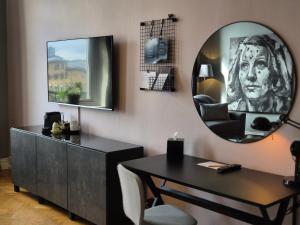 TV o dispositivi per l'intrattenimento presso Hotell Onyxen, boutique- & lifestyle, Adults Only