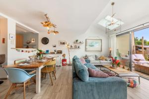 Posezení v ubytování DORIS beautiful 4-bedroom house with garden